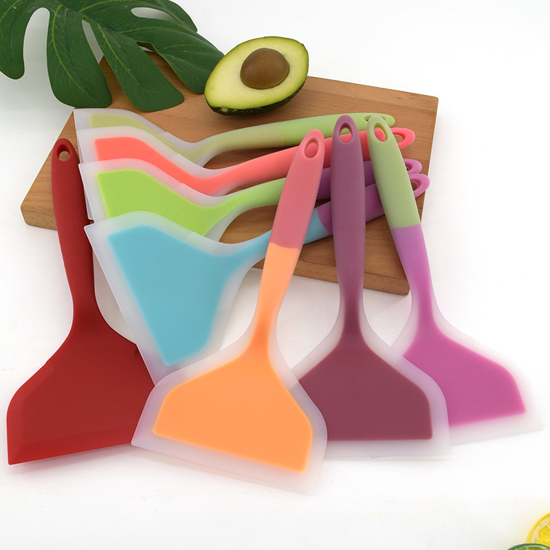 東莞<a href='http://www.3d-international.com/Products/zhonghaojianzhenqiu.html' class='keys' title='點擊查看關(guān)于硅膠制品的相關(guān)信息' target='_blank'>硅膠制品</a>廠：硅膠餐具與塑膠日用品它們的區(qū)別